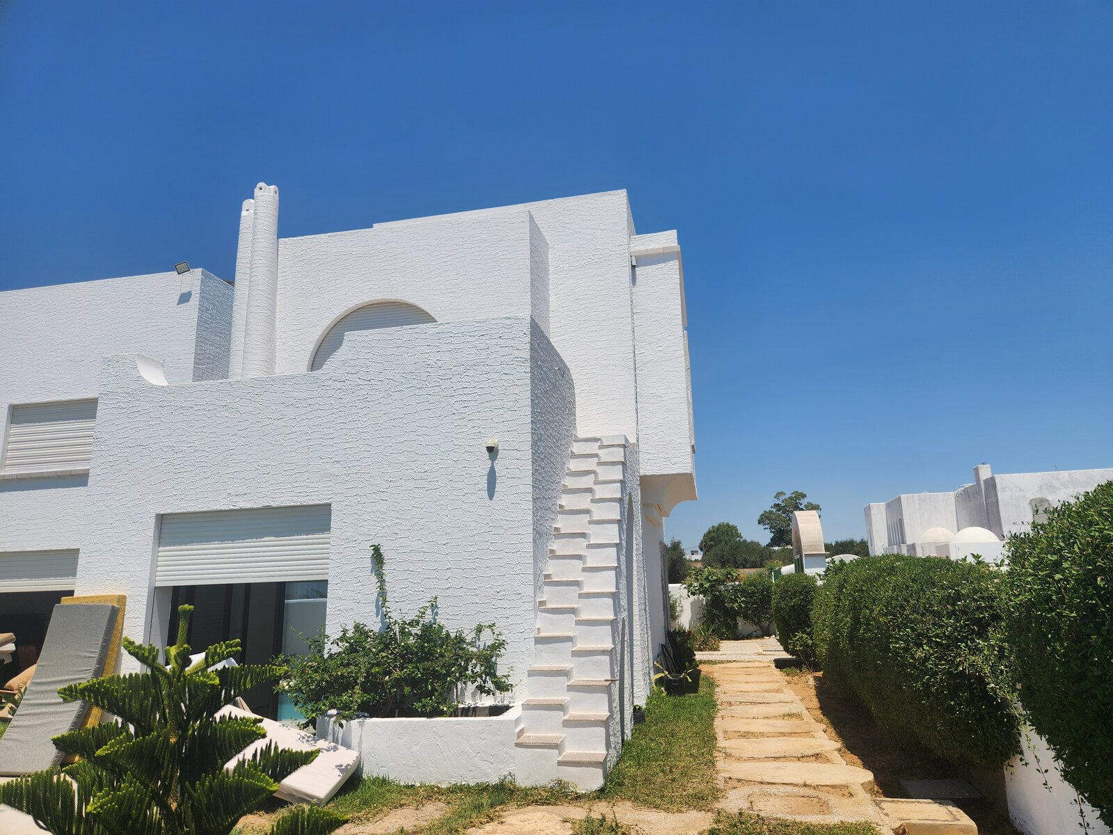 Cuisine extérieure avec évier et barbecue, villa Dar Sekia